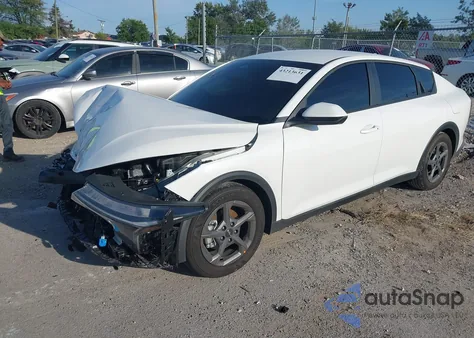 2025 Kia K4 Lxs z USA, uszkodzony, nr VIN 3KPFT4DE4SE174601